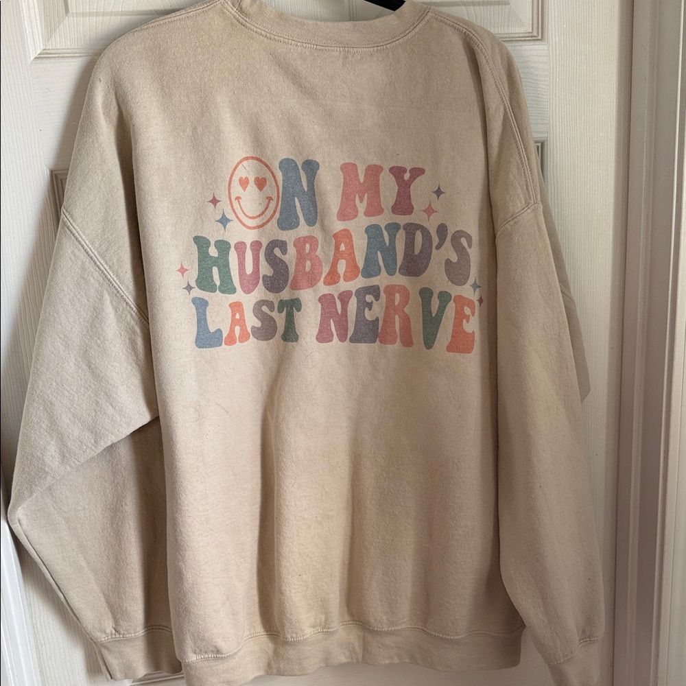 Gildan Beige Crewneck Sweatshirt with Multicolor Retro Text